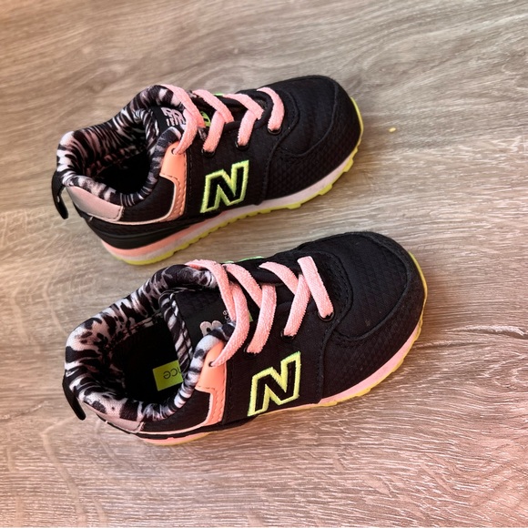 Shoes - Picture 7 of 8